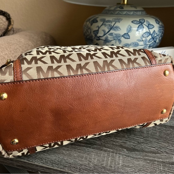 Michael Kors Signature Gansevoort  Fabric Leather Straps Shoulder Bag/ Crossbody - Picture 7 of 10